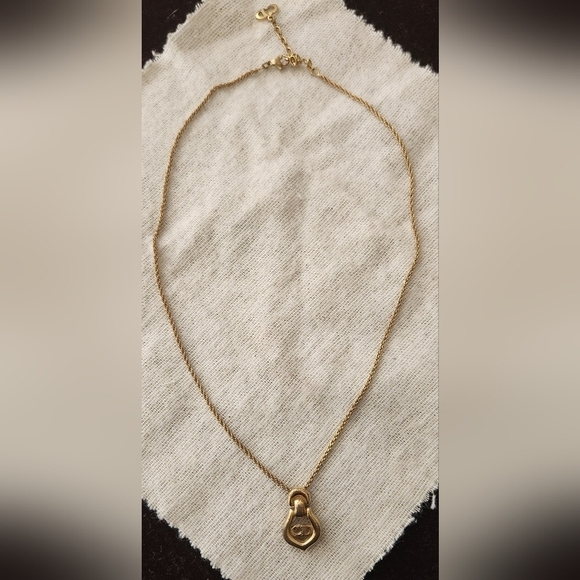 Dior Gold Infinity Necklace Elegant Pendant - Picture 4 of 12